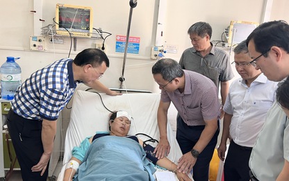 Lãnh đạo Ủy ban ATGT Quốc gia thăm hỏi, hỗ trợ nạn nhân vụ TNGT tại Khánh Hoà