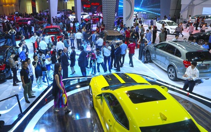 Thế giới xe tuần qua: Giảm 50% trước bạ ô tô trong nước, xe điện mini Trung Quốc ra mắt