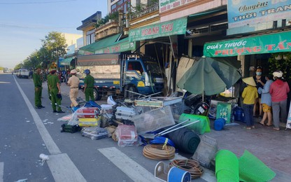 Quảng Ngãi: Xe tải tông nhà dân trên QL1, ba người thương vong