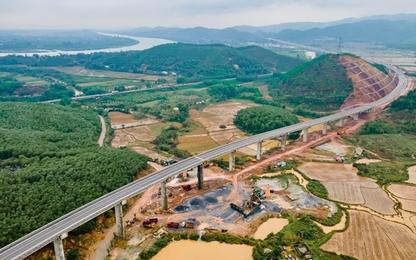 Làm đường cao tốc bằng cầu cạn ở Đồng bằng sông Cửu Long có khả thi?