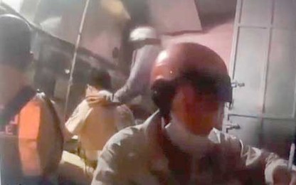 TP.HCM: Người đàn ông vi phạm nồng độ cồn cầm dao đâm vào cổ Đại uý CSGT