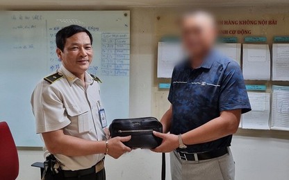 Bất ngờ số tài sản bên trong chiếc túi hàng hiệu bỏ quên ở sân bay Nội Bài