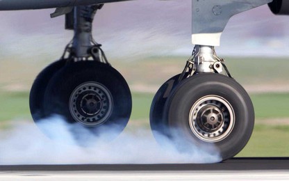 Cục Hàng không chỉ đạo "khẩn" kiểm soát vật thể lạ sau các vụ máy bay cán đinh, rách lốp