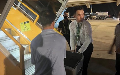 Chuyện xúc động về "hành khách thứ 160" khiến chuyến bay delay 23 phút