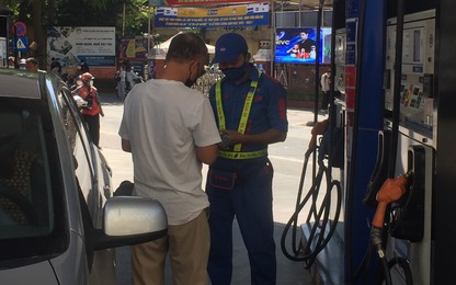 Giá xăng tăng mạnh lần thứ hai liên tiếp