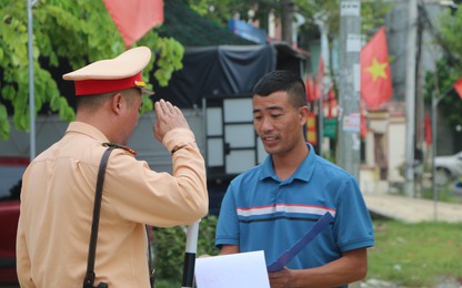 CSGT Hoà Bình xử phạt hàng loạt xe khách trên QL6 trong ngày đầu cao điểm của Bộ Công an