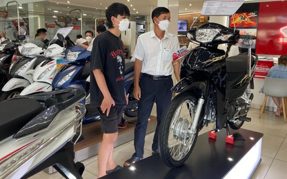 Honda tăng trưởng doanh số đáng kể cả ô tô và xe máy