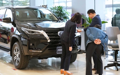 Sức mua ô tô chững lại, xe nội - ngoại ngược chiều