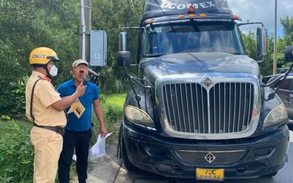 1 tuần ra quân, CSGT TP.HCM xử phạt gần 1.500 trường hợp xe khách, container vi phạm