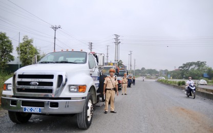 Yên Bái: CSGT tuần tra, phối hợp cứu hộ hàng loạt ôtô gặp sự cố trên quốc lộ