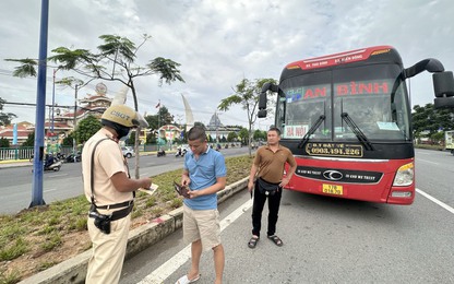 TP.HCM: CSGT kiểm tra, xử phạt xe khách vi phạm trước kỳ nghỉ lễ Quốc khánh 2/9