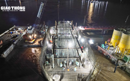 Phóng sự ảnh: Trắng đêm thi công cầu Rạch Miễu 2 vượt sông Tiền