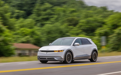 Bảng giá xe Hyundai tháng 8/2023: Bổ sung xe điện Ioniq 5, khuyến mại khách mua trả góp