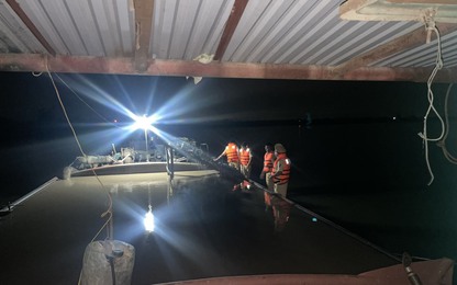 Thủy đoàn 1 "mật phục" bắt giữ 4 tàu hút cát trái phép trên sông Văn Úc và đảo Hòn Dáu