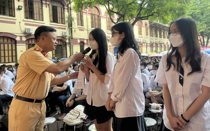 Hà Nội: Hàng nghìn học sinh hồ hởi học ngoại khóa về ATGT