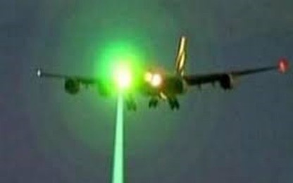 Nhiều phi công lên tiếng vì vật thể bay và đèn trời uy hiếp an toàn bay