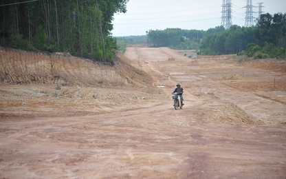 Công trình đường giao thông tiền tỷ ở Quảng Trị thi công ì ạch, chậm tiến độ, chủ đầu tư bất lực?