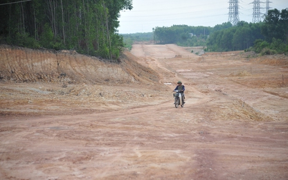 Công trình đường tiền tỷ ở Quảng Trị thi công ì ạch, chậm tiến độ: Nhà thầu thi công nói gì?