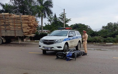 Xe máy va chạm ôtô CSGT Quảng Nam, một thanh niên tử vong