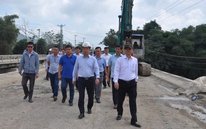 Thứ trưởng Bộ GTVT kiểm tra tiến độ thi công QL19 qua Gia Lai