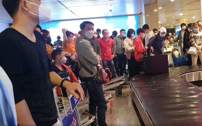 Hành khách có thể phải chờ đợi nhận hành lý dịp cao điểm Tết tại Tân Sơn Nhất