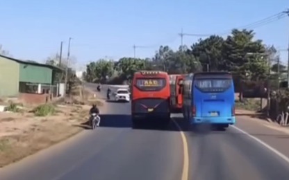 Xử phạt tài xế xe khách vượt ẩu, lấn làn trên đường Hồ Chí Minh qua tỉnh Đắk Nông