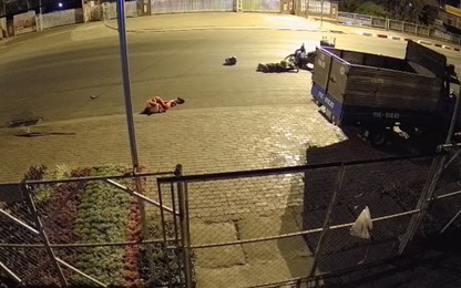 Video: Nữ công nhân quét rác ở tỉnh Đắk Lắk bị xe máy tông chấn thương sọ não