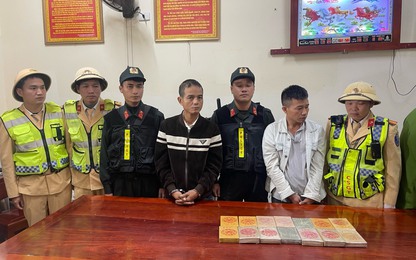 CSGT phối hợp chặn bắt ô tô vận chuyển 15 bánh heroin trên cao tốc