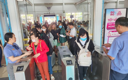 Ga Sài Gòn nhộn nhịp người dân về quê đón Tết