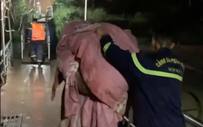 Hà Nội: Cứu người nhảy cầu Chương Dương ngày cận Tết