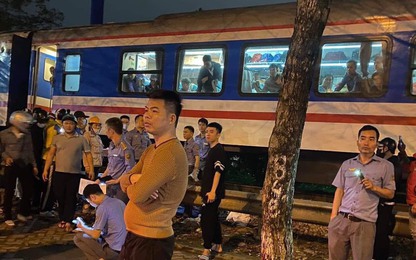 Lái tàu kéo còi, "hãm khẩn" vẫn không cứu được người đàn ông đang băng qua đường sắt