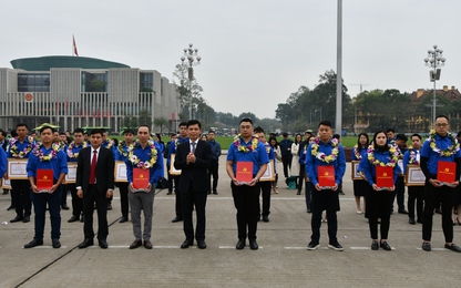 Tuyên dương 27 đảng viên trẻ của Bộ GTVT trước Lăng Chủ tịch Hồ Chí Minh