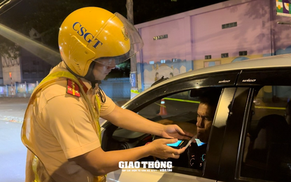 CSGT mặc thường phục, bí mật phát hiện, xử lý người sử dụng rượu bia vẫn điều khiển xe