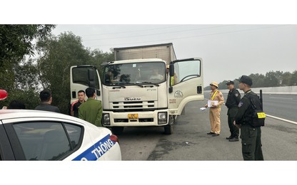 Video: Bắt giữ 4 tài xế dừng ôtô trên cao tốc Hà Nội - Hải Phòng đánh bạc