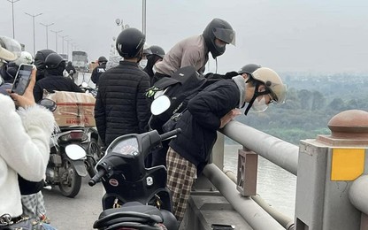 Tổ chức tìm kiếm thanh niên nhảy cầu Thanh Trì