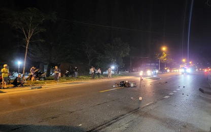 Lâm Đồng: TNGT liên hoàn, 2 nam thanh niên thương vong do xe chở rác cán qua