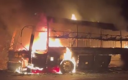 Xe khách chở 24 hành khách bốc cháy dữ dội trên đường Hồ Chí Minh đoạn qua tỉnh Đắk Nông