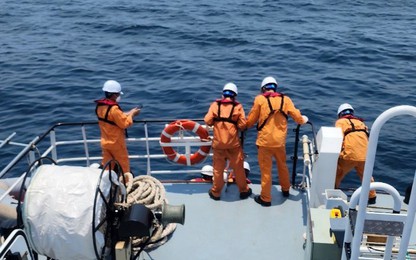 Chìm sà lan ở biển Quảng Ngãi, 3 người chết: Đang tìm kiếm 2 thuyền viên mất tích
