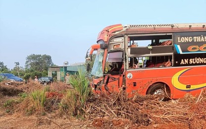 2 xe khách va chạm ở Gia Lai, 18 người thương vong