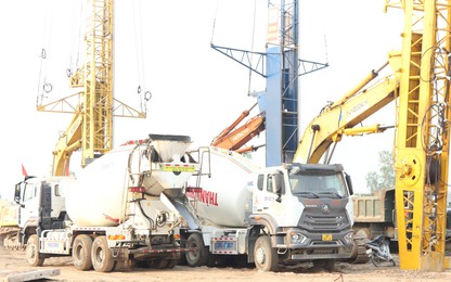 Thi công rầm rộ trên cao tốc “trục ngang” tại miền Tây