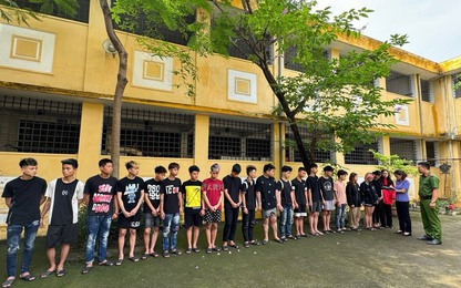 Khởi tố 20 "quái xế" vác tuýp sắt gắn dao nhọn náo loạn đường phố Hà Nội