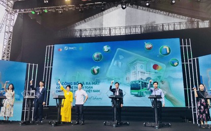 TP. HCM: Người dân đi xe buýt không cần dùng tiền mặt