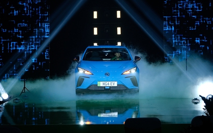 Xe điện MG4 ra mắt khách Việt, giá bán cao nhất 948 triệu đồng