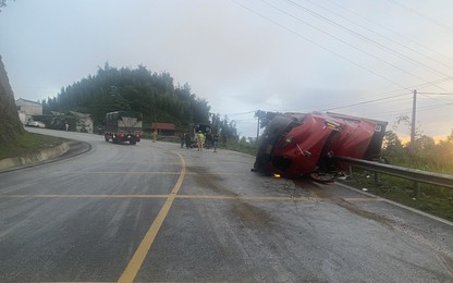 Lộ nguyên nhân vụ tai nạn xe đầu kéo trên QL6 qua tỉnh Hòa Bình