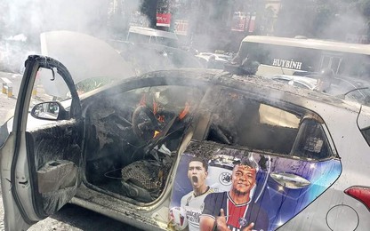 Hà Nội: Ôtô đang lưu thông bất ngờ bốc cháy giữa nắng nóng