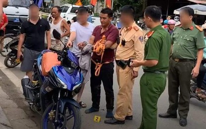 CSGT phối hợp bắt đối tượng vận chuyển 18 bánh heroin bằng xe máy trên QL15