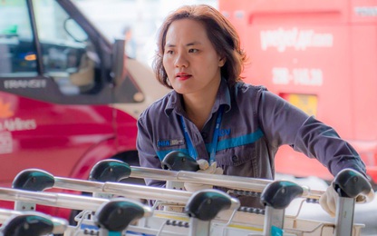 Khách nữ hoảng loạn ở sân bay vì bỏ quên chiếc ví có 500 triệu đồng trên xe đẩy