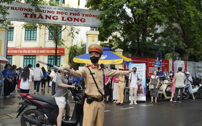 Tuần tra, ứng trực bảo đảm giao thông thông suốt, an toàn tại các điểm thi THPT
