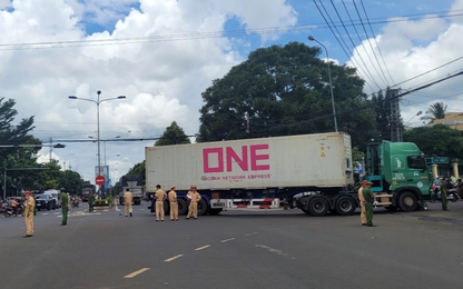 Video cận cảnh va chạm với xe đầu kéo, người đàn ông đi xe máy tử vong tại chỗ ở Gia Lai