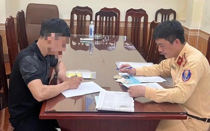 Xác minh, xử phạt tài xế dừng ôtô bán tải giữa cầu Chương Dương để xả rác xuống sông Hồng